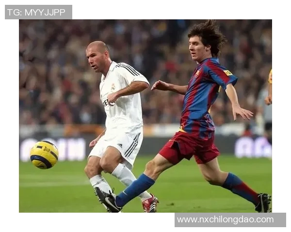 当传奇并肩微笑时世界为之沸腾足球巅峰巨星世纪同框瞬间